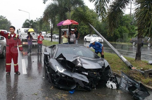 Lamborghini Aventador LP700-4 gecrasht in Thailand 