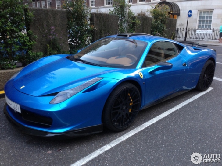 Prachtig blauwe Ferrari 458 Italia Hamann bezoekt Londen